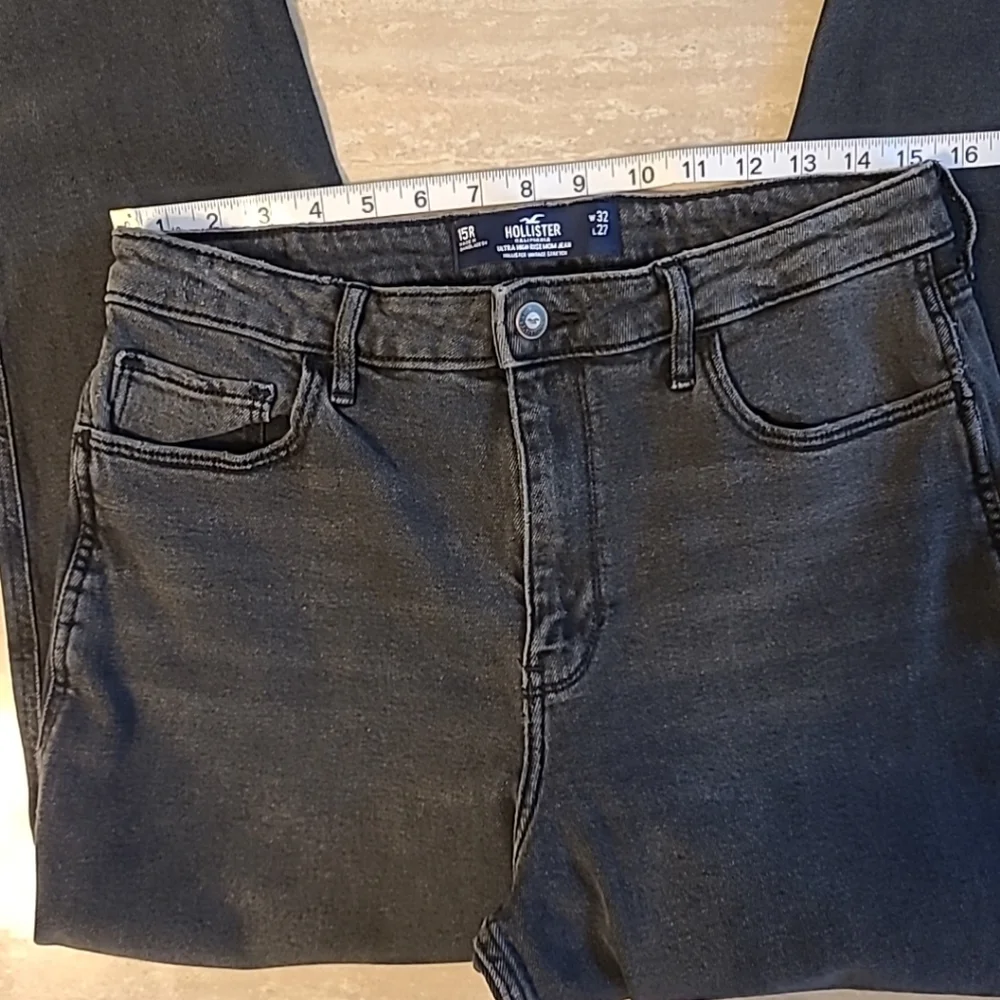 Hollister Ultra High Rise Mom Stretch Black Distress Hem Jeans 15R W32 L27 EUC